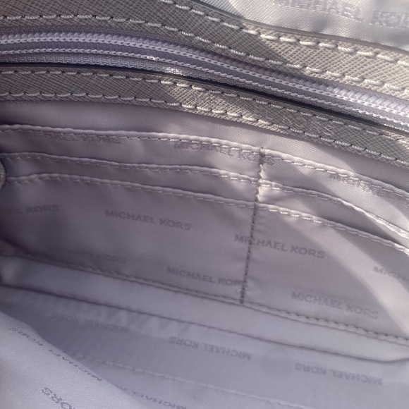 Michael Michael Kors gray 
JET SET TRAVEL CROSSBODY CLUTCH - Picture 11 of 15
